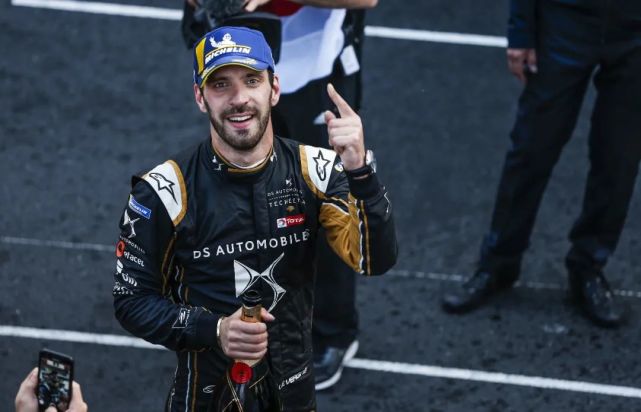 瓦伦西亚惊险获胜，继续保持胜利势头