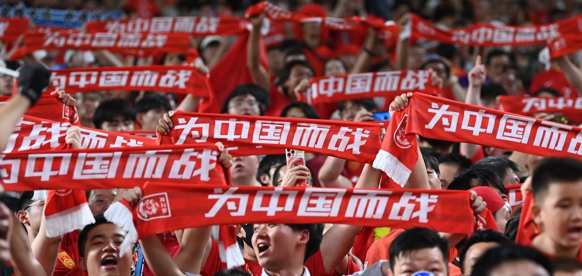 五对五对抗,球员们拼尽全力争取胜利 五对五对抗,球员们拼尽全力争取胜利