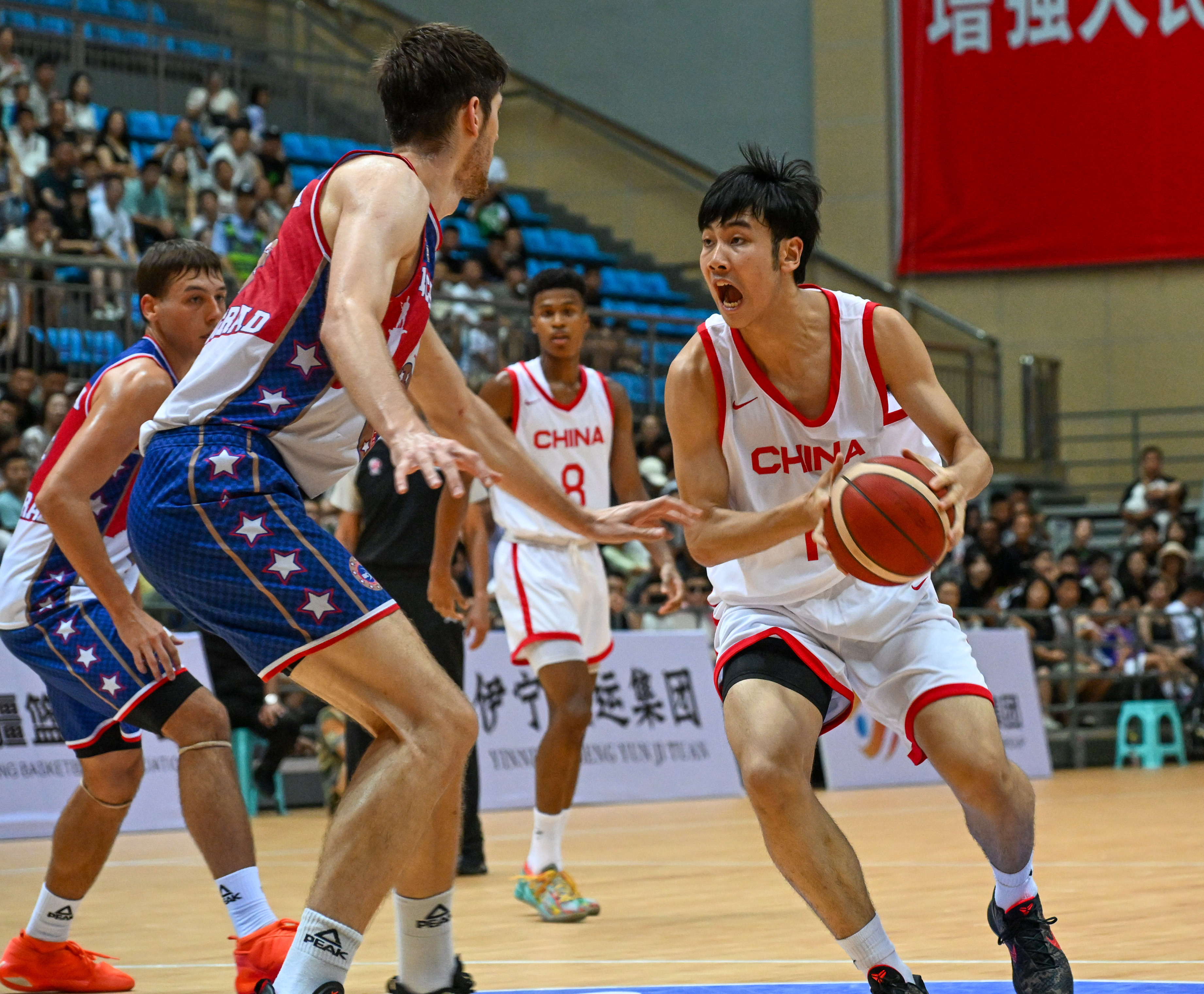 河南男篮实现历史突破,震惊全场观众 河南男篮实现历史突破,震惊全场观众