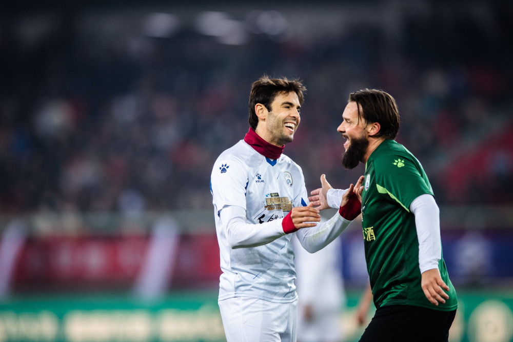 世俱杯官网-美洲球员在国际足球赛事中表现突出