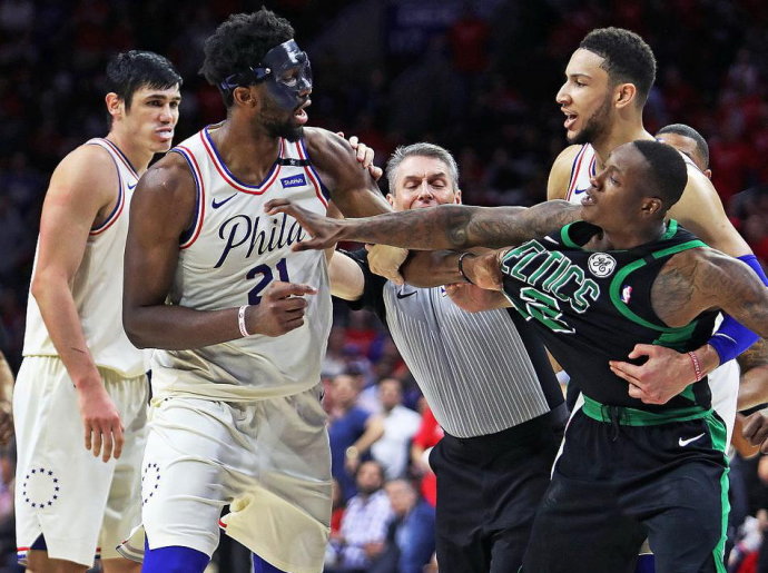 世俱杯奖金-猛龙客场力克骑士,季后赛形势稍显起色的简单介绍