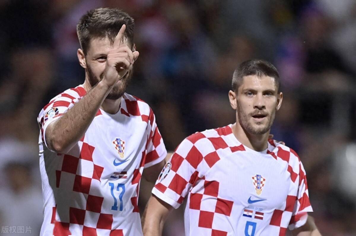 欧预赛备战进行中,球队训练投入度高 欧预赛备战进行中,球队训练投入度高