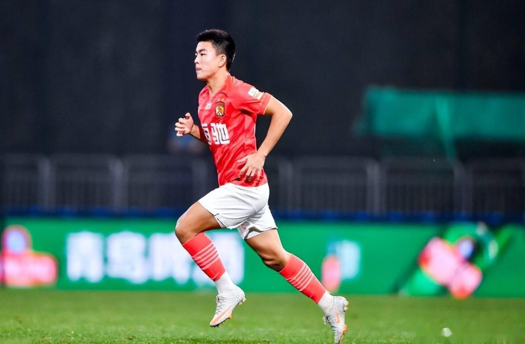 关于国内足球联赛新生力量崭露头角，强队莫忽视的信息