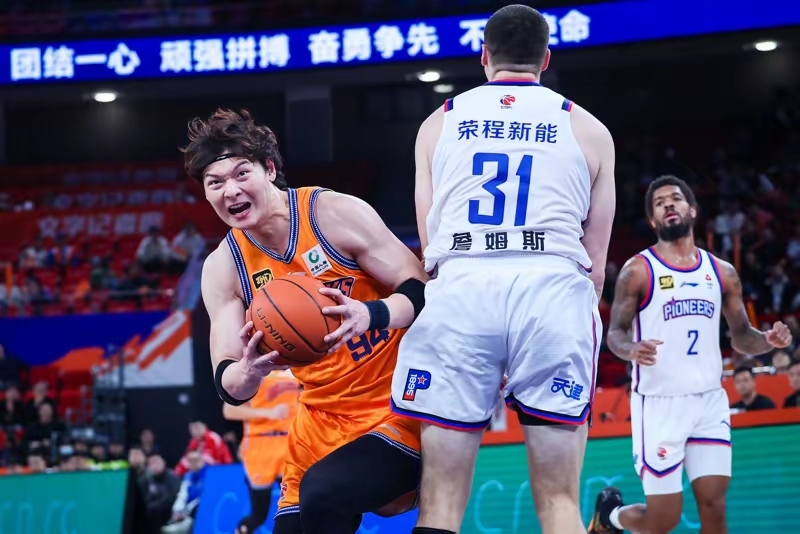 天津男篮积极备战,迎接新挑战 天津男篮积极备战,迎接新挑战