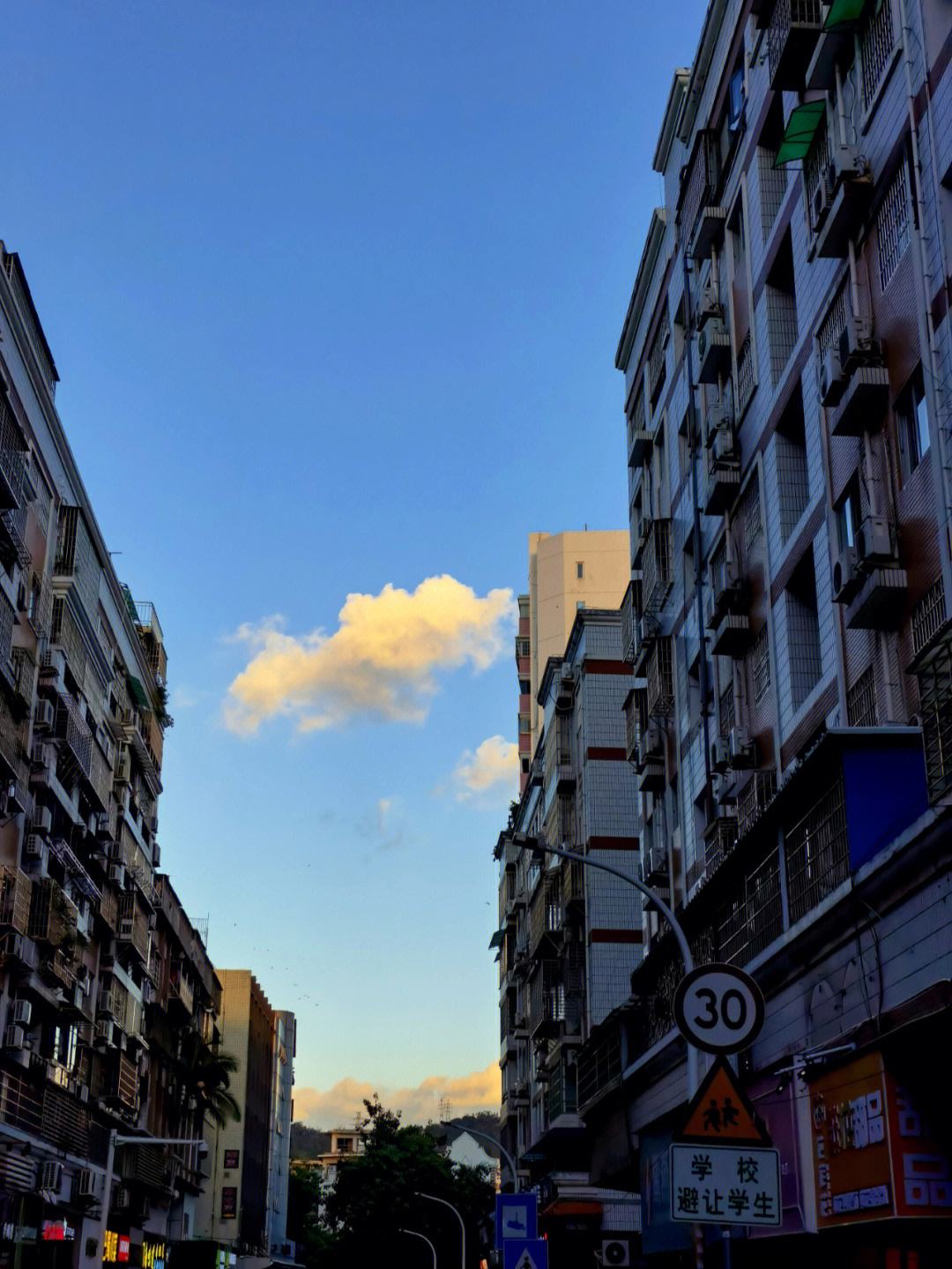 关于夕阳西下,球队彻底倾尽全力的信息 关于夕阳西下,球队彻底倾尽全力的信息