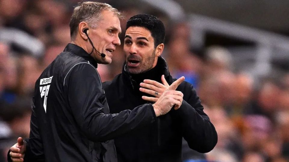 队员间矛盾激化，影响球队团结