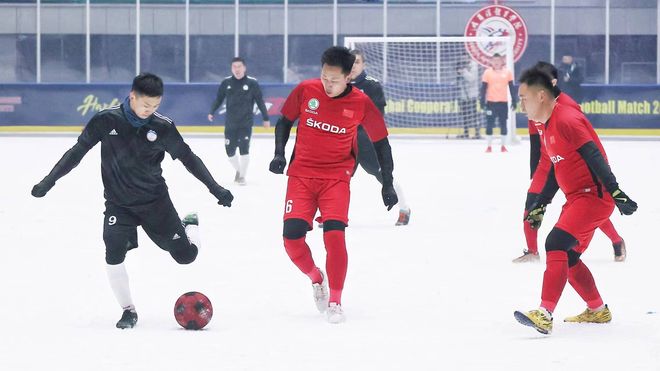 包含转播足球赛：热血搏击，胜负难分的词条