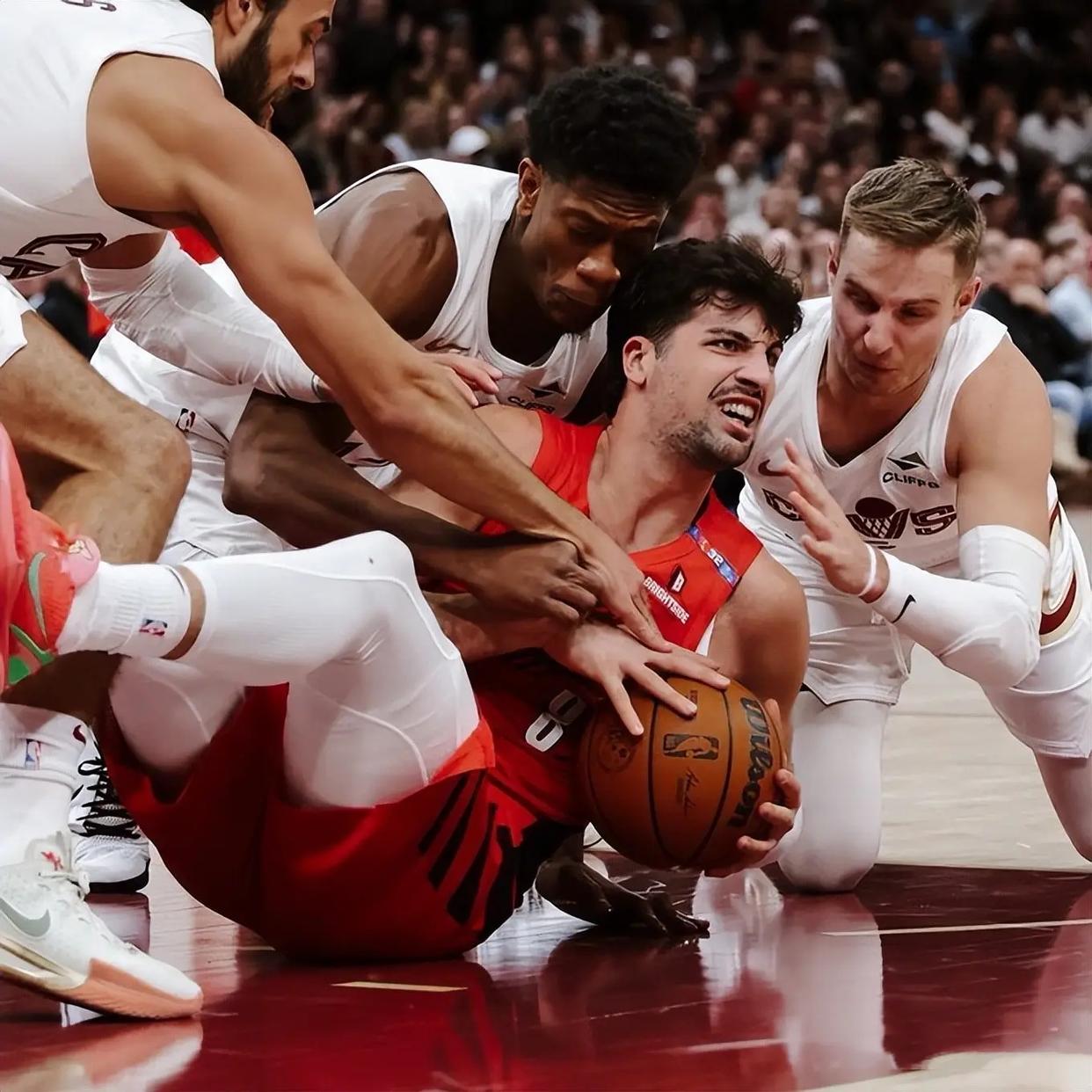 火力全开！球员全队发力联手取胜的简单介绍