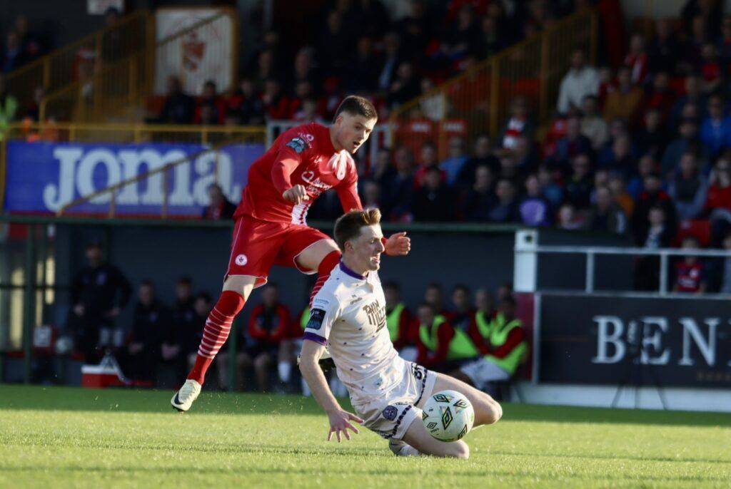 卡拉巴赫取得胜利，主场雄姿英发