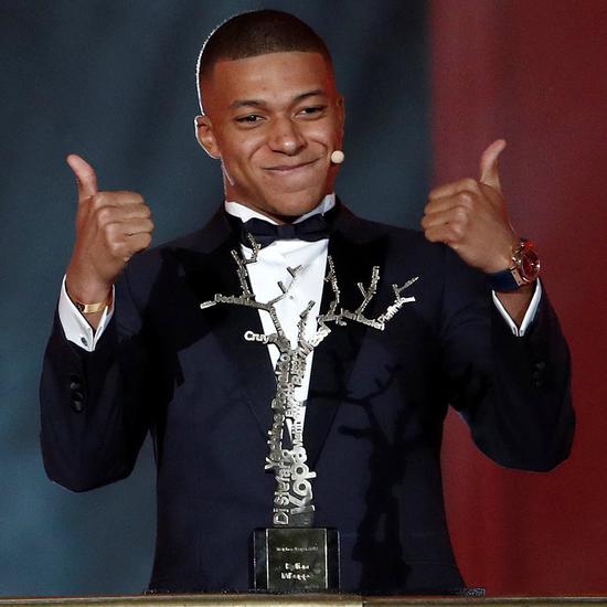 世俱杯直播-法国球员姆巴佩荣获欧洲金球奖，个人全面实力受肯定的简单介绍