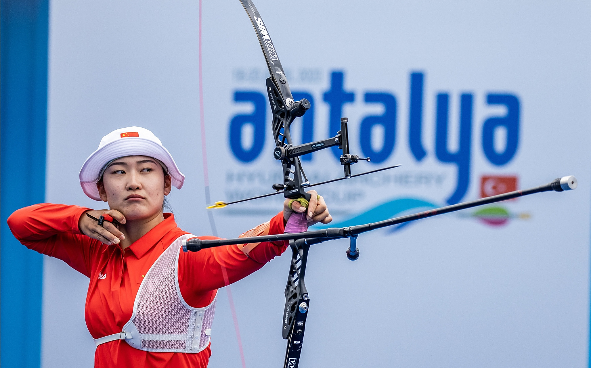 包含射箭选拔赛斩获金牌，刷新个人纪录的词条