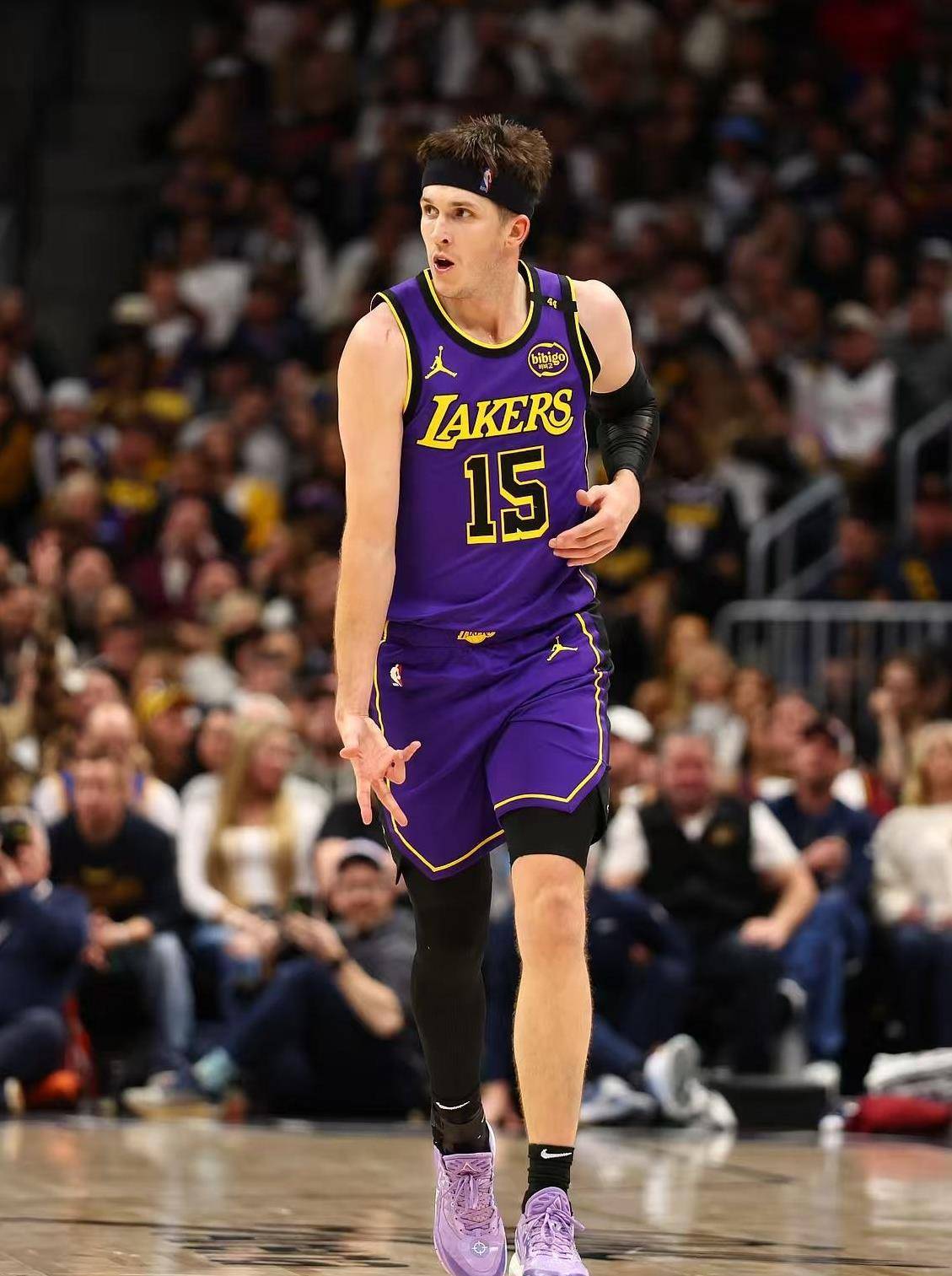 世俱杯时间-独行侠实现三连胜,小詹姆斯表现抢眼