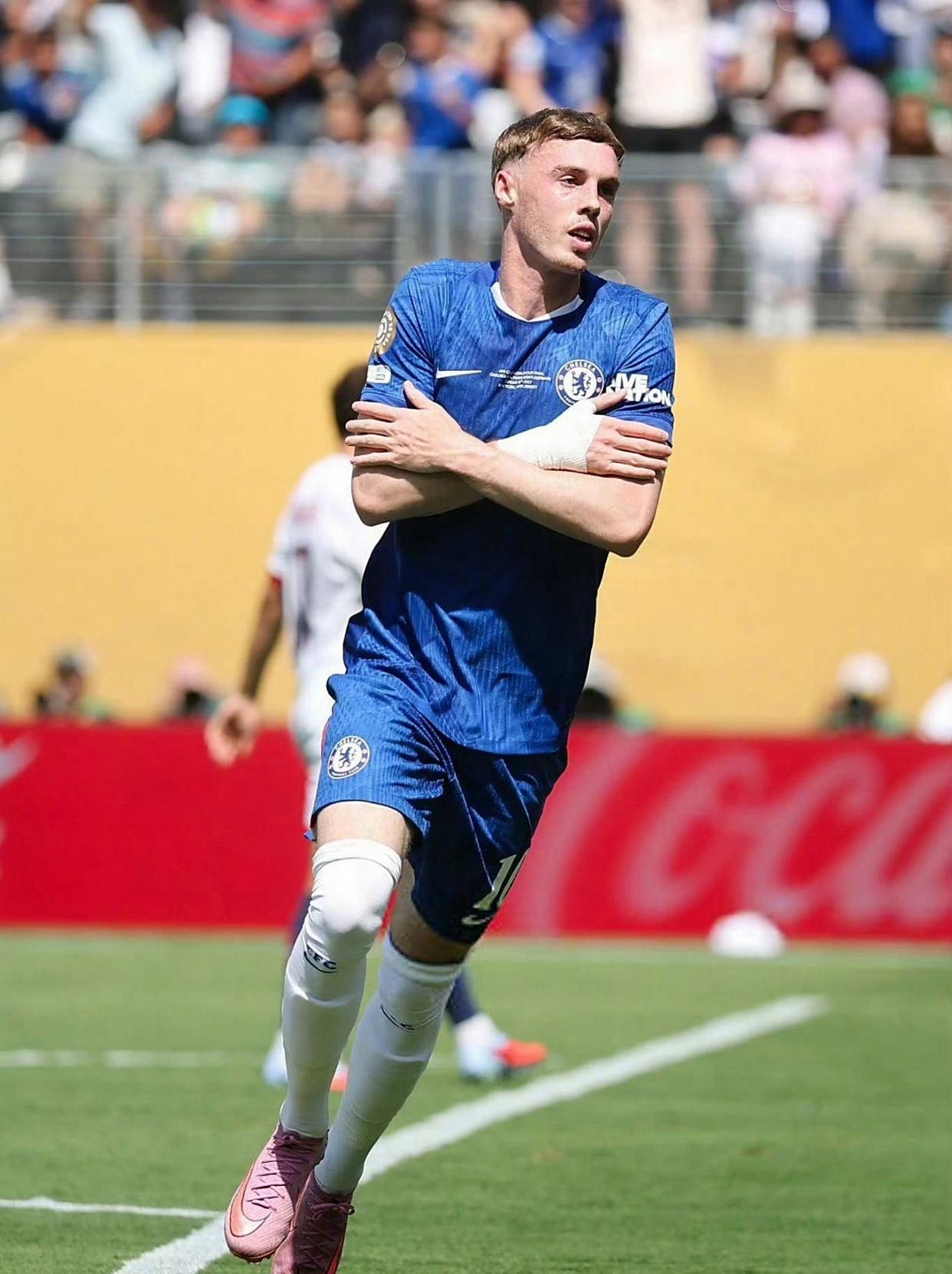 切尔西表现抢眼，多次在比赛中得分