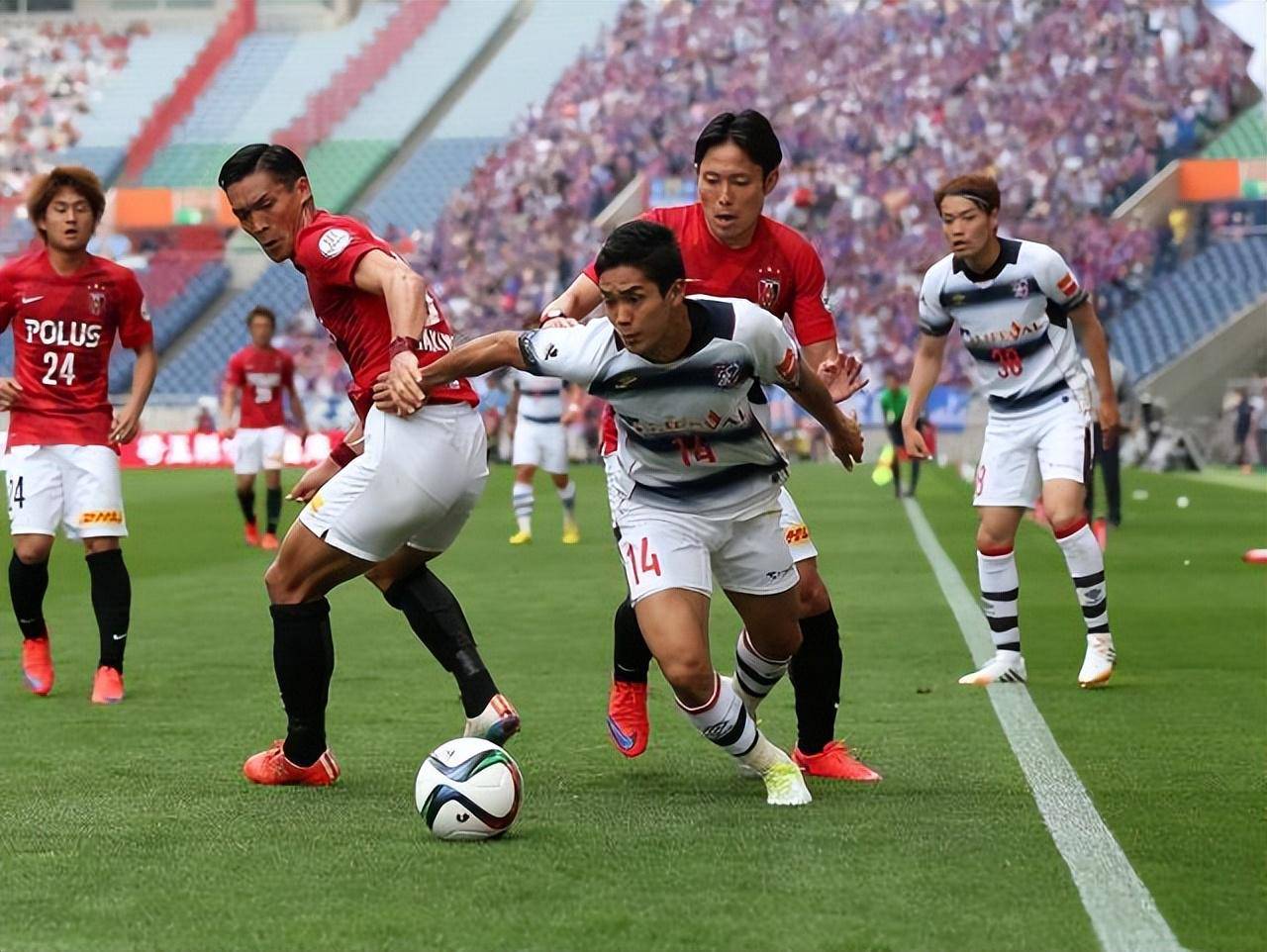 包含球员精湛技术助球队获得决胜局胜利的词条