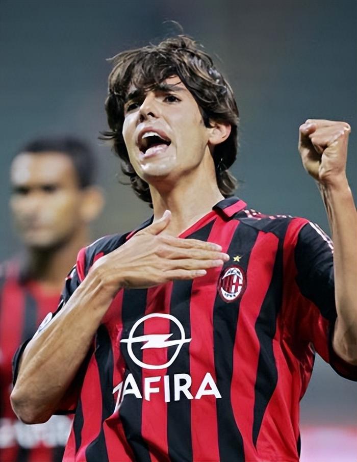 包含AC米兰队稳坐冠军宝座，势不可挡的词条