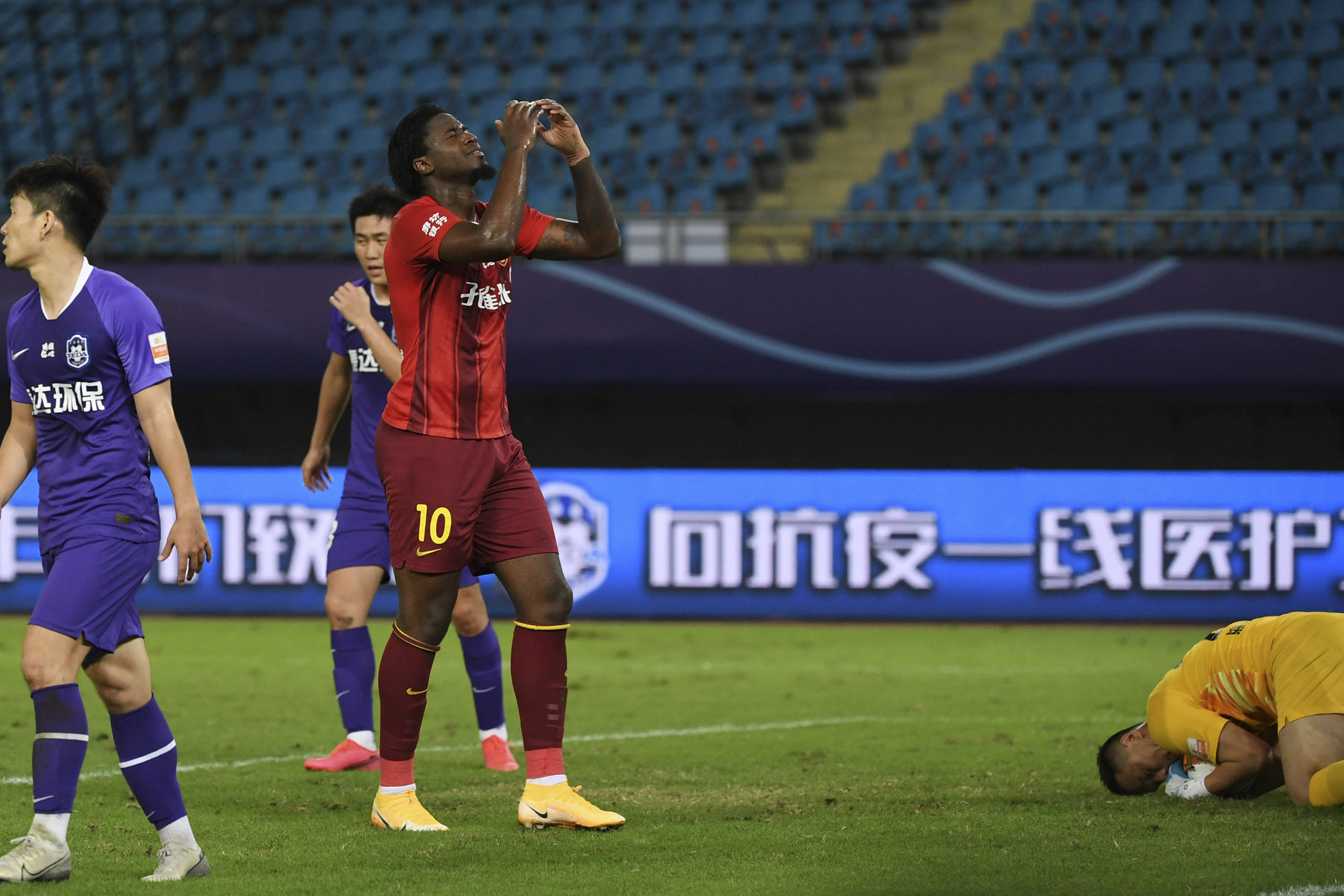 重庆当代主场-战胜河北华夏幸福,全取三分的简单介绍 重庆当代主场-战胜河北华夏幸福,全取三分的简单介绍