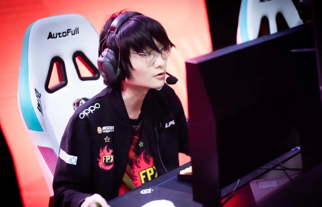 战术调整奏效,主场豪取三分 战术调整奏效,主场豪取三分