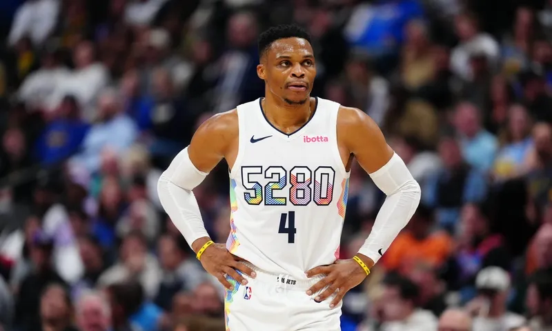 雷霆建功：威少表现抢眼助球队晋级