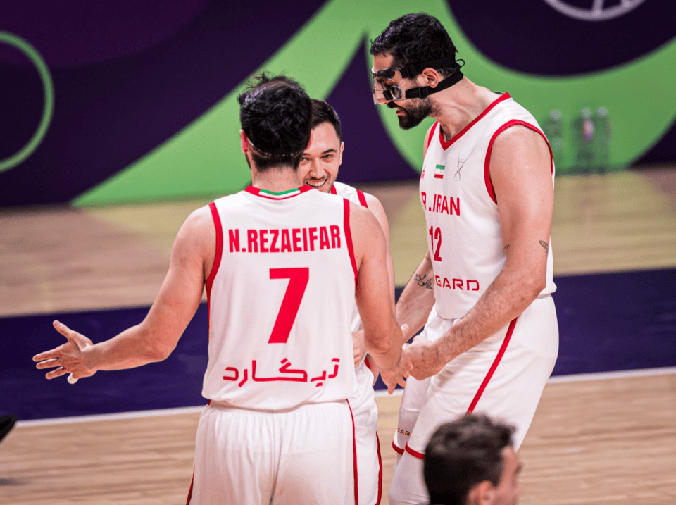 伊朗球队豪取胜利，晋级形势看好